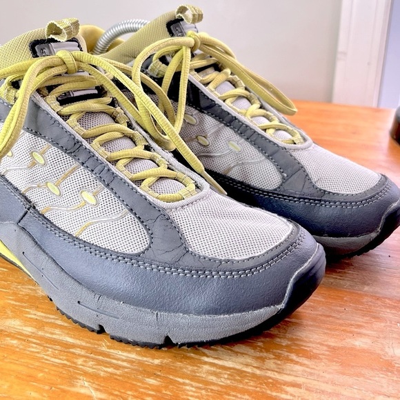 Montrail Men’s Trail Hiking Shoes - Unisex - Picture 10 of 16